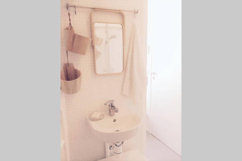Appartement Small Arty Menilmontant Parijs